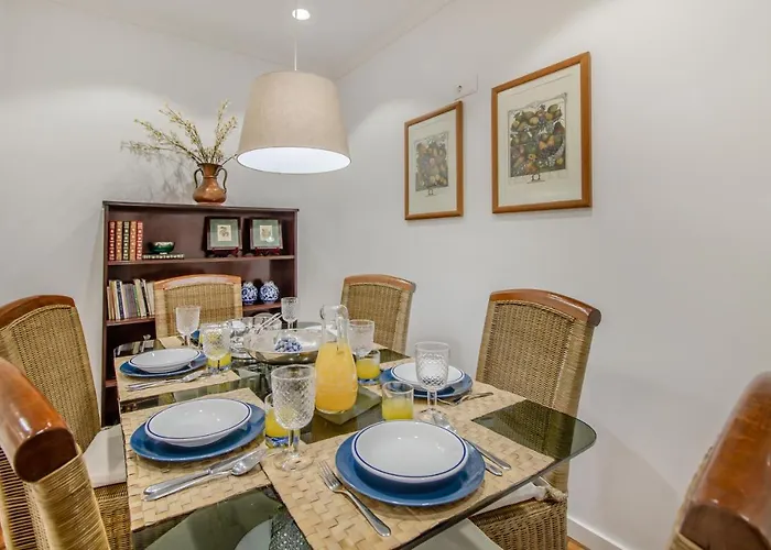 At Roma Boulevard 아파트